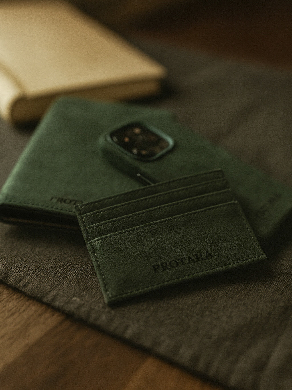 PROTARA Alcantara Kortholder - Expedition Green