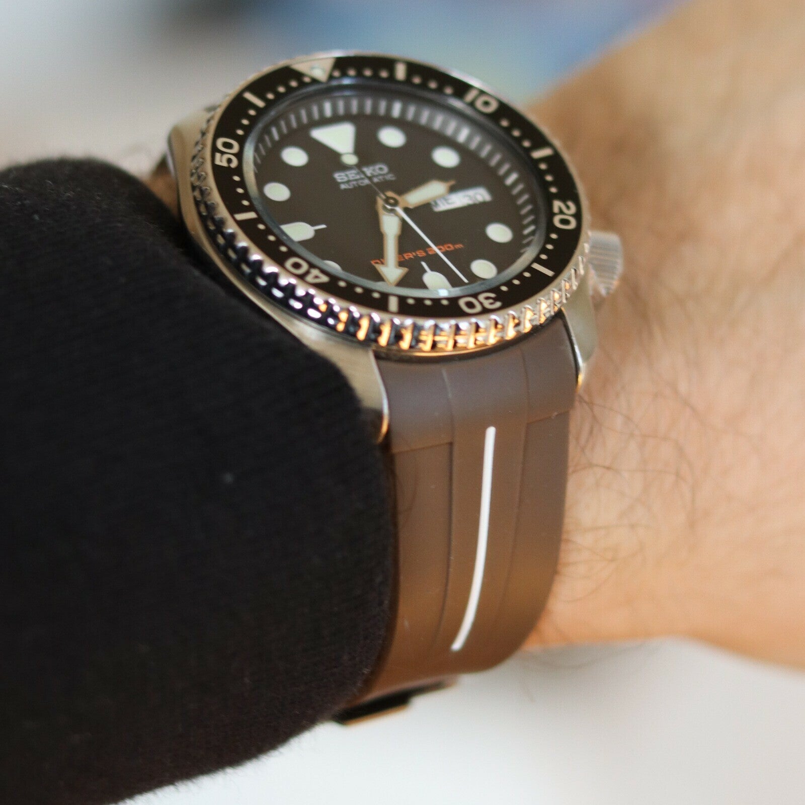 Gummirem Curved 22mm Brun/hvit