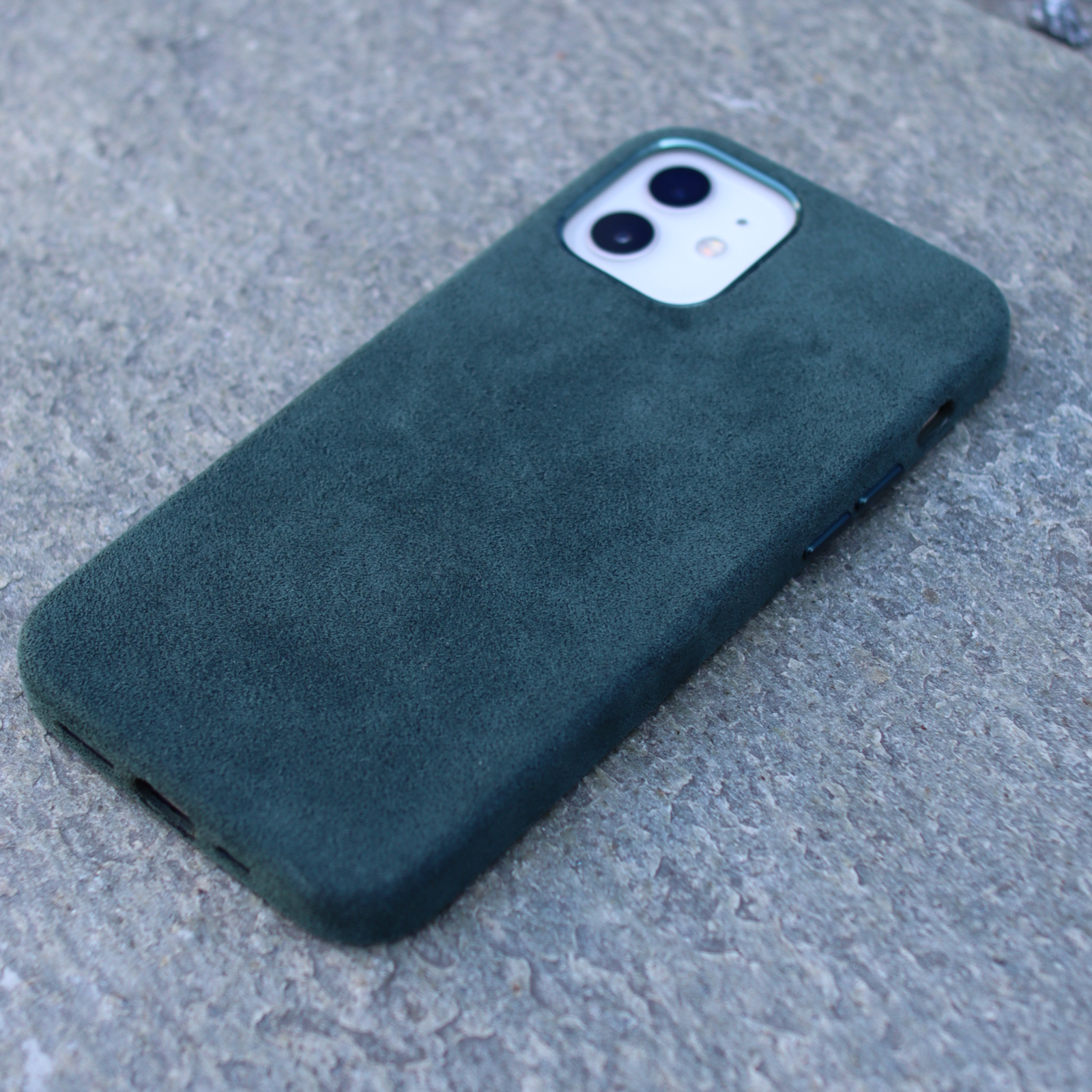 iPhone 12/12 Pro Alcantara Magsafe deksel mørkegrønn